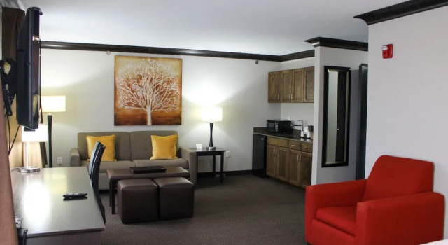 Двухместный люкс Parkwood Inn & Suites