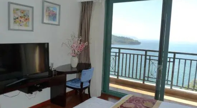 Люкс с видом на море Fuxian Lake French Romantic Seaview Apartment