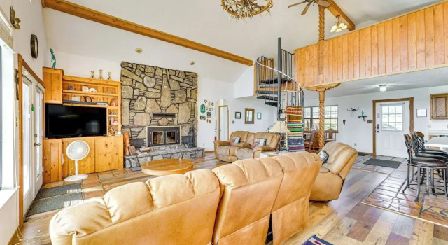 Коттедж New Mexico Cabin Hideaway w/ Eagle Nest Lake Views