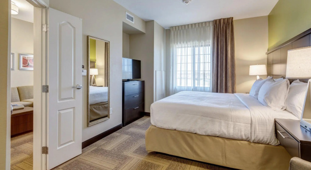 Четырёхместный номер Standard c 1 комнатой Staybridge Suites St Louis - Westport by IHG