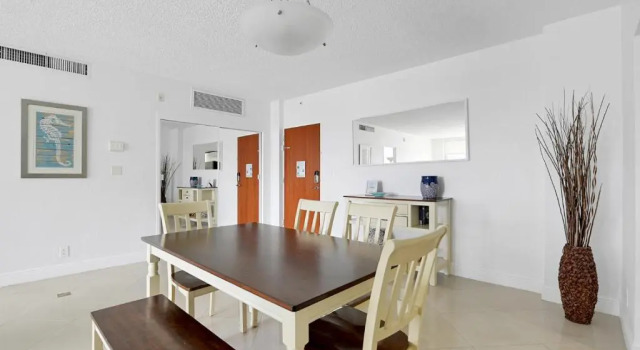 2 Bedrooms 2 Full Bathrooms Apt. on the Beach
