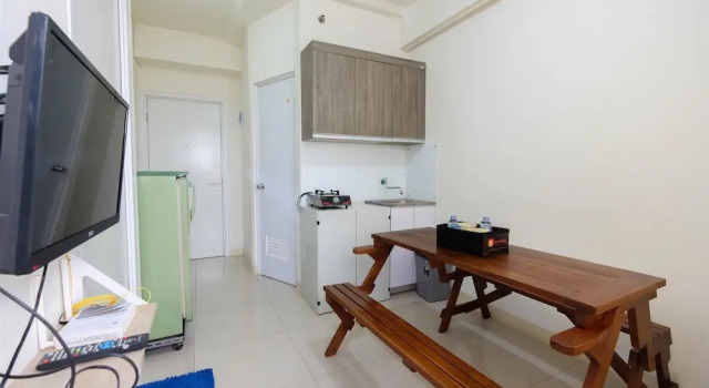 2BR Artistic Room Green Pramuka Apartment closed to Mall By Travelio, Book Apartment Hotels in Jakarta with Parking, Parking