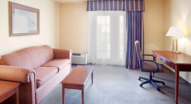 Двухместный люкс Holiday Inn Express Hotel & Suites Kerrville by IHG