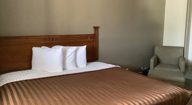 Двухместные апартаменты c 1 комнатой Silver Spur Vintage Inn & Suites