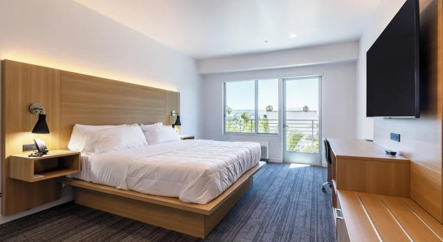 Двухместный номер Standard с балконом Hotel Mai Downtown Long Beach