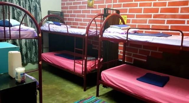 BOBI's Cafe Backpackers Hostel, Book Hostel / Vandrerhjem Hostels i Langkawi, Hostel / Vandrerhjem