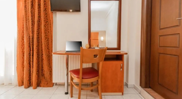 Семейный номер Standard с балконом Hotel Avra