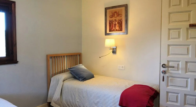 Hospederia San Jose Monasterio de Santa Clara Derio, Rezerwuj Hotel Hotele w Baskonia z parkingiem, Parking