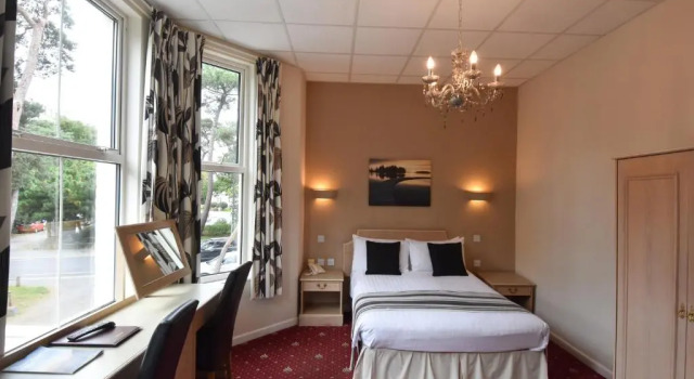 Номер Deluxe The Mayfair Hotel