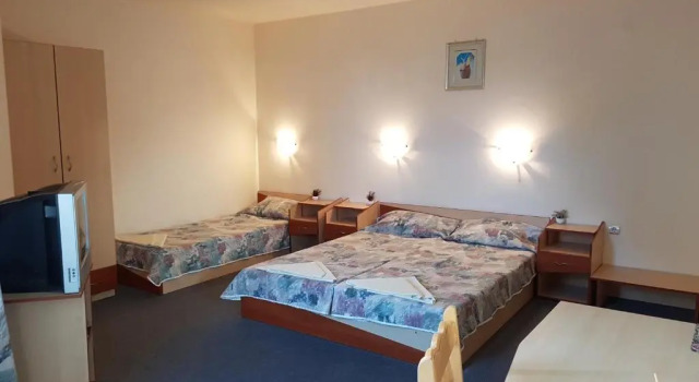 Трёхместный номер Classic с балконом и с красивым видом из окна Krasi Hotel