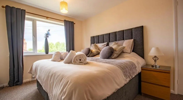 Коттедж 3-bedroom house with garden, conservatory, in centre of Worcester