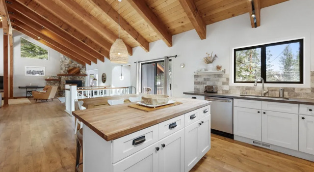 Коттедж Bright & Modern Cabin Luxury Home in Carnelian Bay!