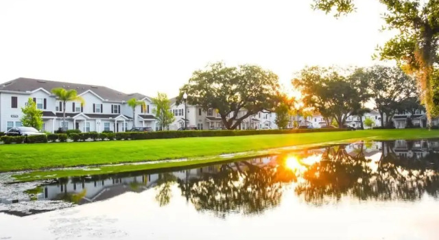 Апартаменты Lucaya 3 Bedroom 2 Bath Townhome With Flat Screen TV