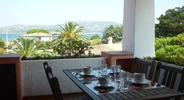 Appartamenti Cannigione La Conia, 예약 호텔 카니지오네 Emerald Coast