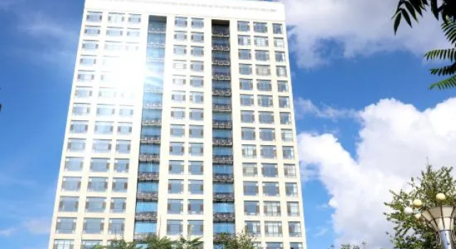 Baishan China Hotel, Rezerwuj Hotel Hotele 4-gwiazdkowe w Jilin, 4*