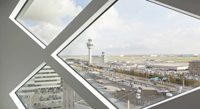 Двухместный номер Executive Lounge Access Corner Отель Hilton Amsterdam Airport Schiphol