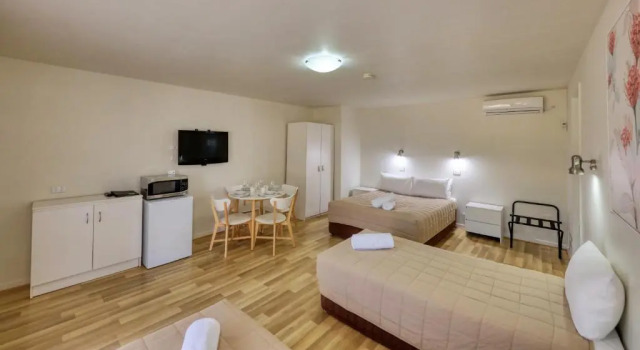 Семейный номер Standard Motel Meneres