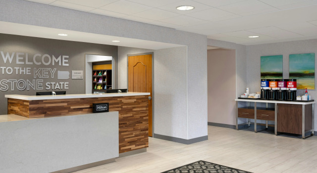 Hampton Inn & Suites Wilkes-Barre, Book Hotel Hoteller i The Poconos med pool, Swimmingpool