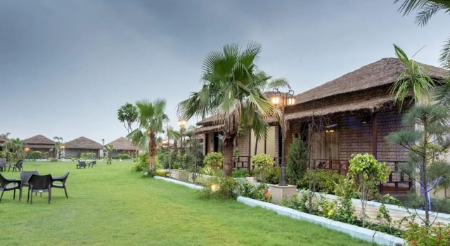 Corbett The Grand, Prenota Hotel Hotel a Ramnagar con colazione, Colazione