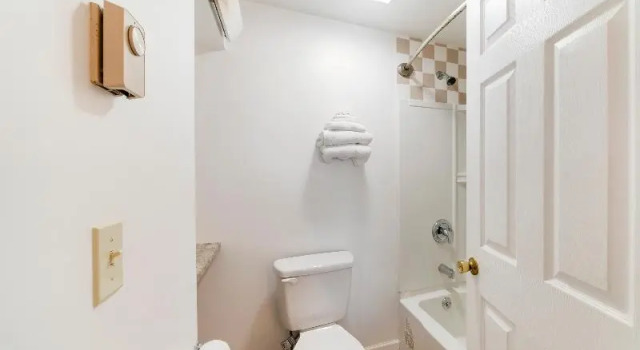 Четырёхместный номер Standard с балконом OYO Hotel Starlite Seneca Falls