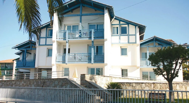 Кровать в общем номере Hôtel & Résidence Vacances Bleues Orhoïtza
