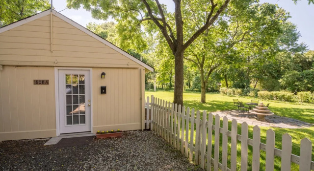 Коттедж The Dailey Renewal Retreat B & B