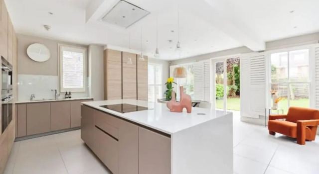 The Ealing Space - Classy 5BDR House with Garden and Parking, Забронировать Отель Отели Middlesex с парковкой, Парковка