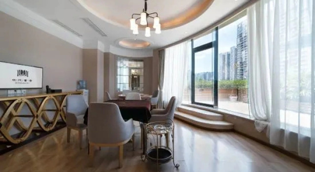Люкс Book & Life Hotel