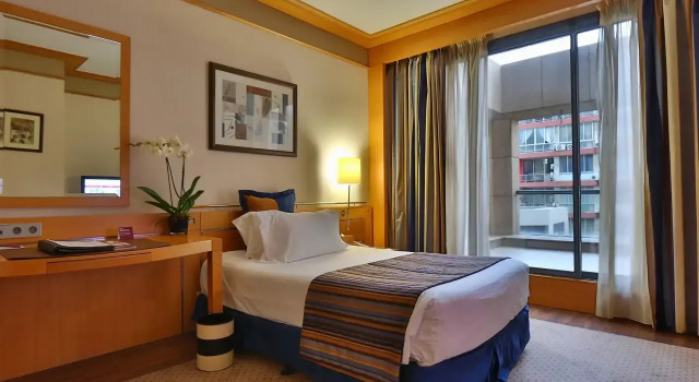 Двухместный номер Standard с балконом Crowne Plaza Beirut by IHG
