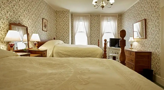 Четырёхместный люкс The Red Lion Inn