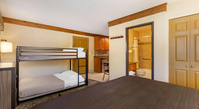 Четырёхместный номер Standard Best Western Rivers Edge