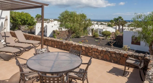 Вилла с 3 комнатами Jardines del Sol