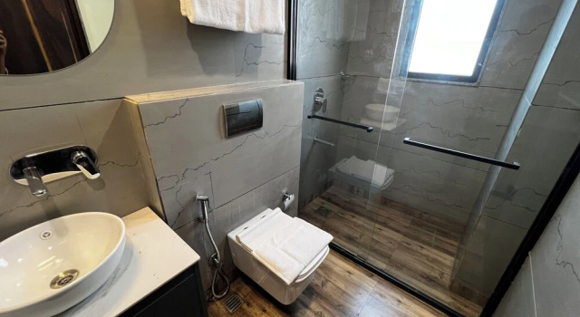 Двухместный номер Deluxe с балконом и с видом на город The Hoften Sukh Vasa, Sector 51 & Golf Course Ext Road