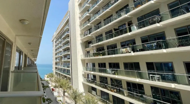 Deluxe Studio Private Apartment - Beachfront Property