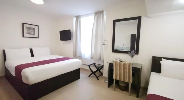 Трёхместный номер Standard The Royale Chulan Hyde Park Hotel