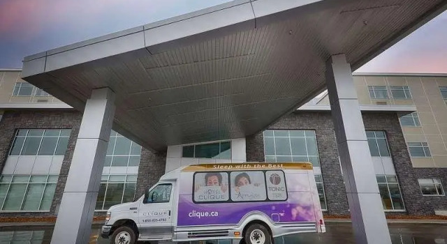Номер Standard Hotel Clique Calgary Airport