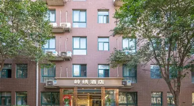 Luoyang Lingxiu Hotel (Longmen High-Speed Railway Station Branch)