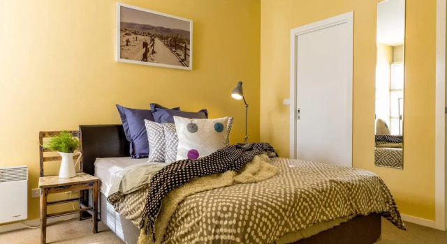 Mika, 2bdr Fitzroy pad With Secure Parking, Забронировать Отель Отели Мельбурна 3 звезды, рядом с Smith Street, 3*