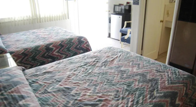 Четырёхместный номер Standard Redwood Motel