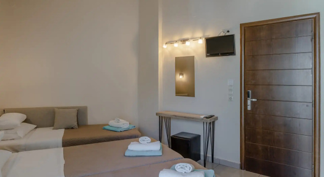 Трёхместный номер Standard с видом на внутреннюю территорию Areti Hotel