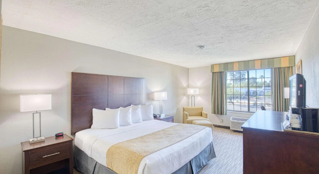 Двухместный номер Standard с видом на бассейн Best Western Green Valley Inn