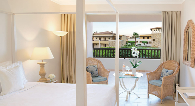 Номер семейный с видом на сад Grecotel LUXME Kos