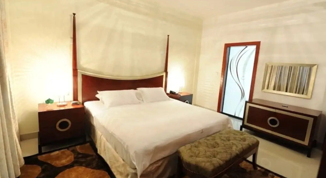 Двухместный полулюкс Hotel Ritz Waku-Kungo