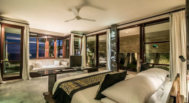 Absolute Cliff Front Pandawa Beach Villa