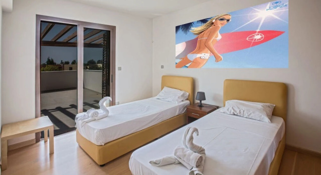 Celebrity Villa Scotty T I3