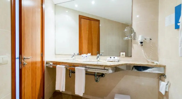 Двухместный номер Superior с балконом Hotel Garbi
