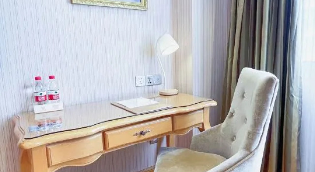 Люкс Business Vienna International Hotel (Guangzhou Baiyun Airport North Station Store)