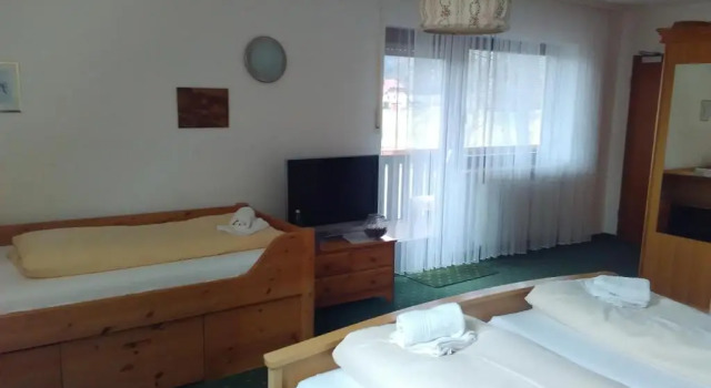 Четырёхместный номер Standard с балконом Landgasthaus Backhof-Helmle