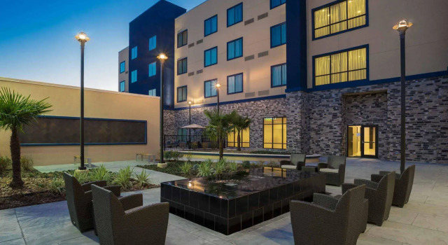 Courtyard Houston Katy Mills, Book Hotel Hoteller i Katy med parkering, Parkering