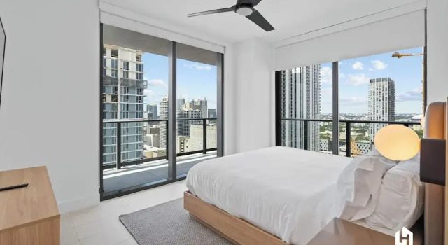 Апартаменты Stylish Apartments with Partial Ocean Views in Downtown